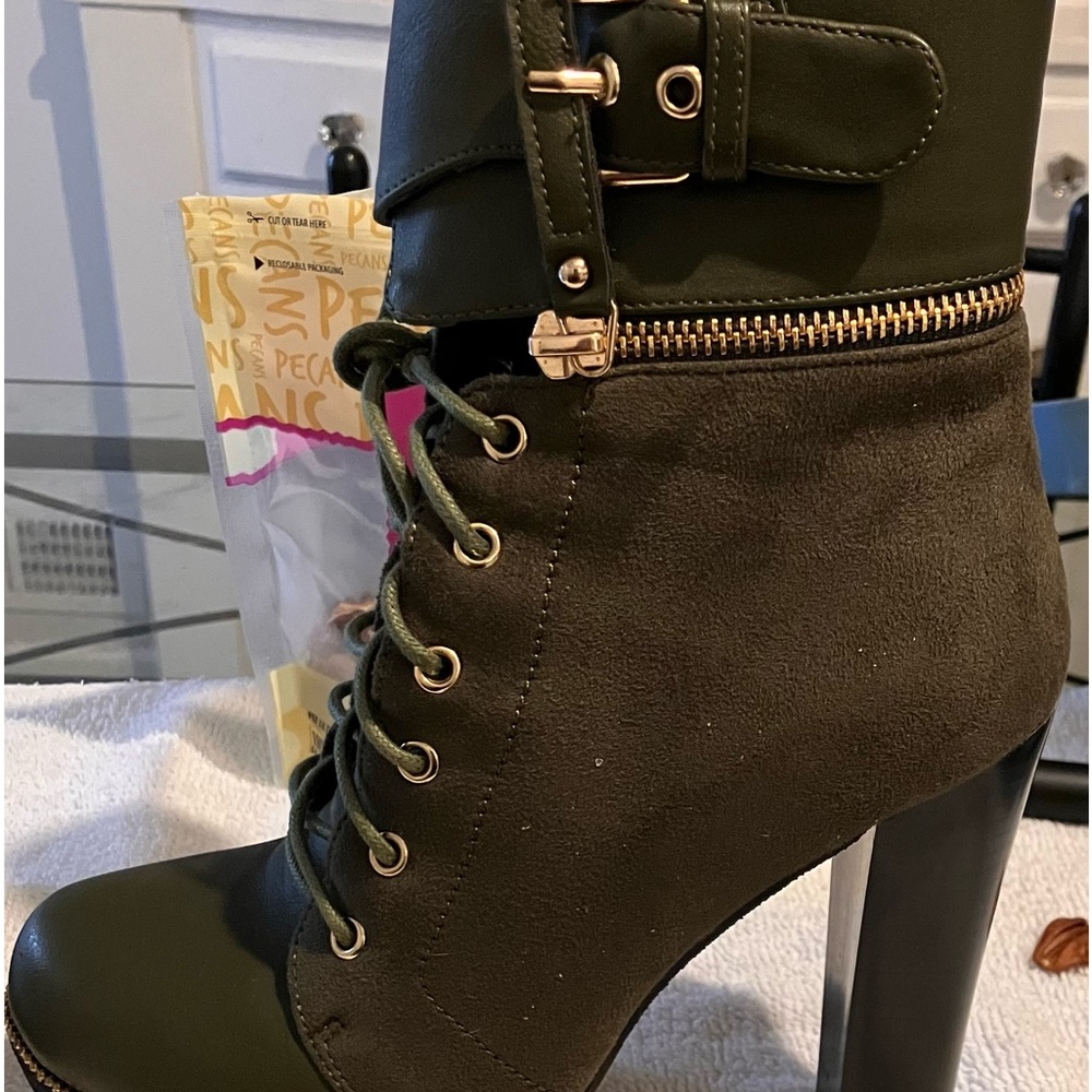Italina ankle platform boot size 7.5 - Picture 2 of 6